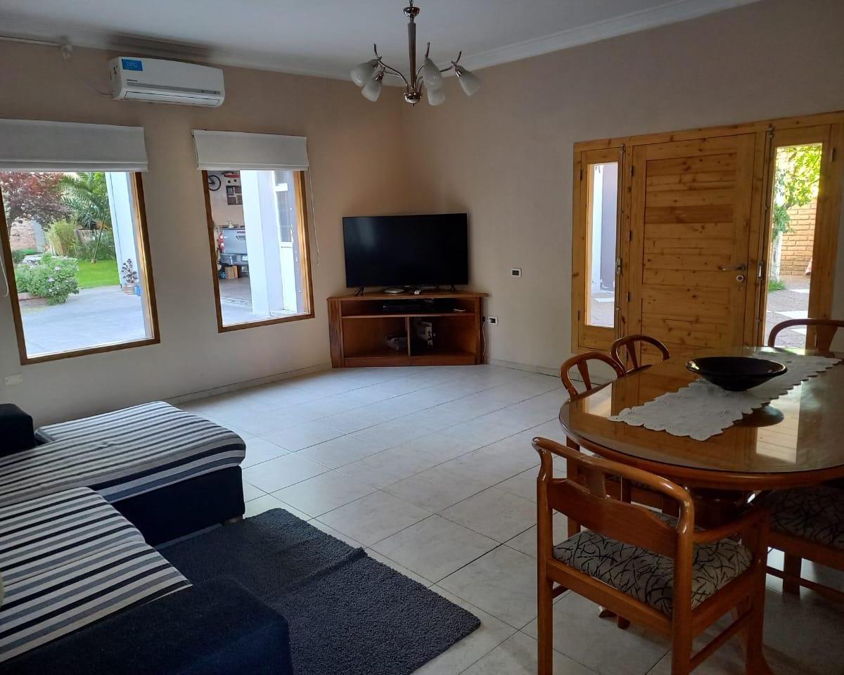 Venta Casa Sobre Lote 1475 m² en San Rafael Excelente Entorno 2