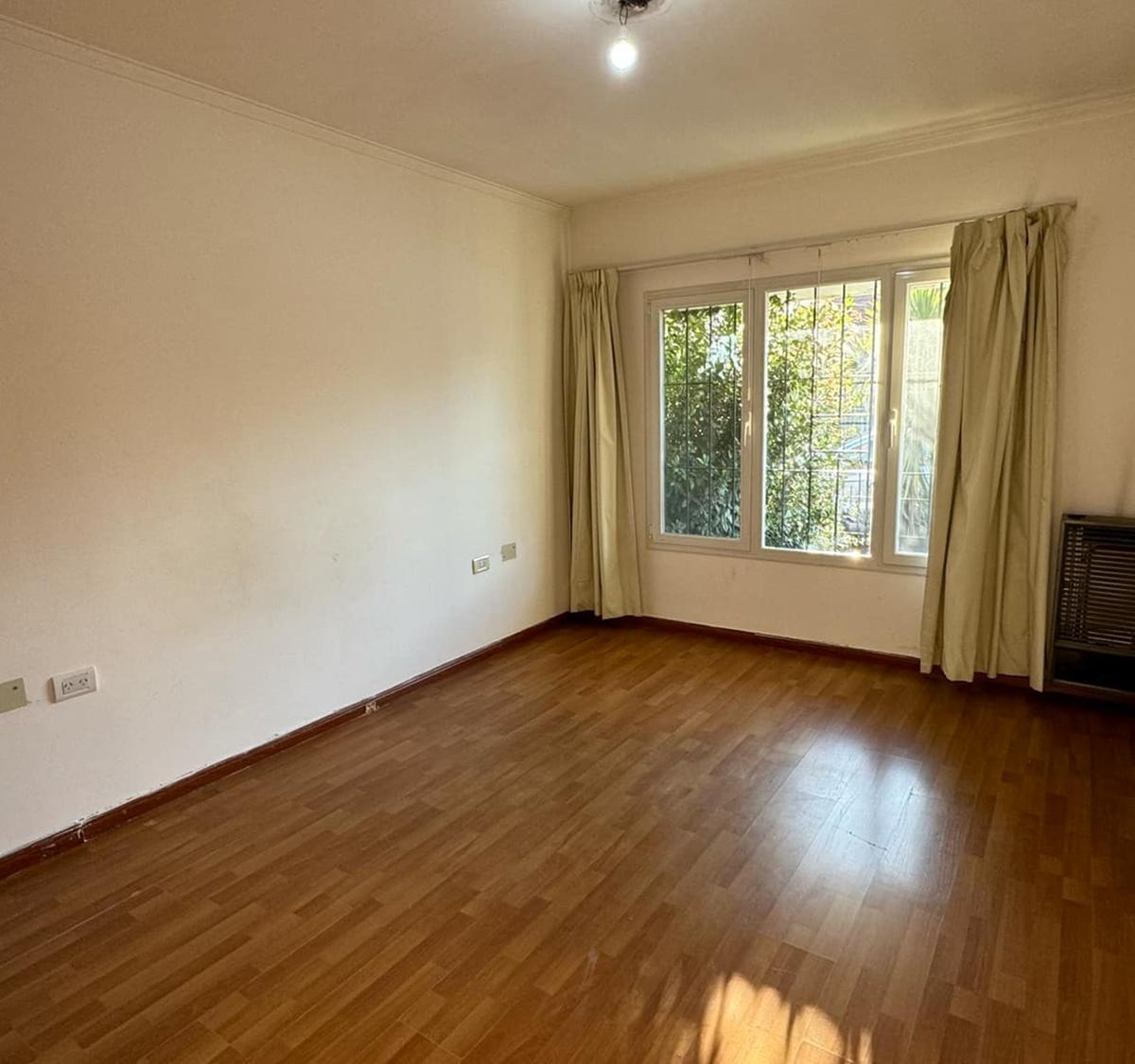 Venta Casa 4 Dorm. con Piscina en Barrio Los Troncos 5