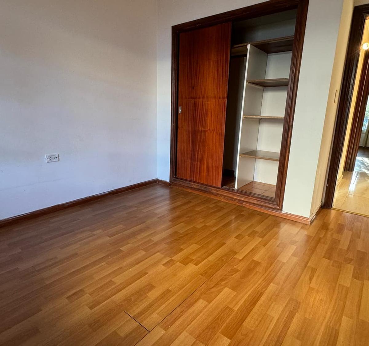 Venta Casa 4 Dorm. con Piscina en Barrio Los Troncos 4