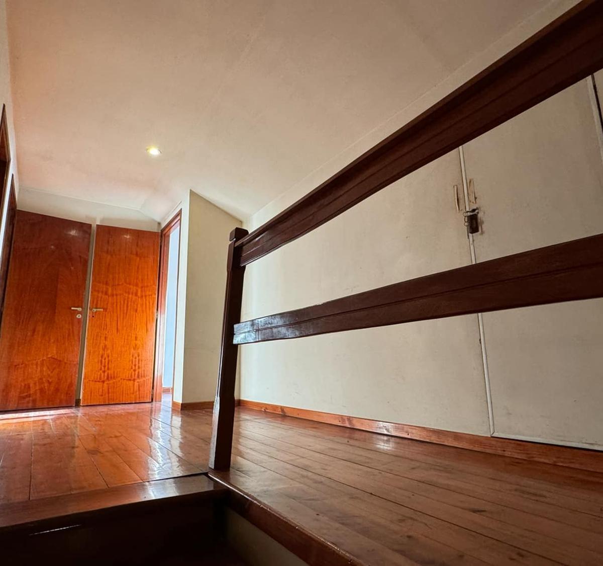 Venta Casa 4 Dorm. con Piscina en Barrio Los Troncos 3