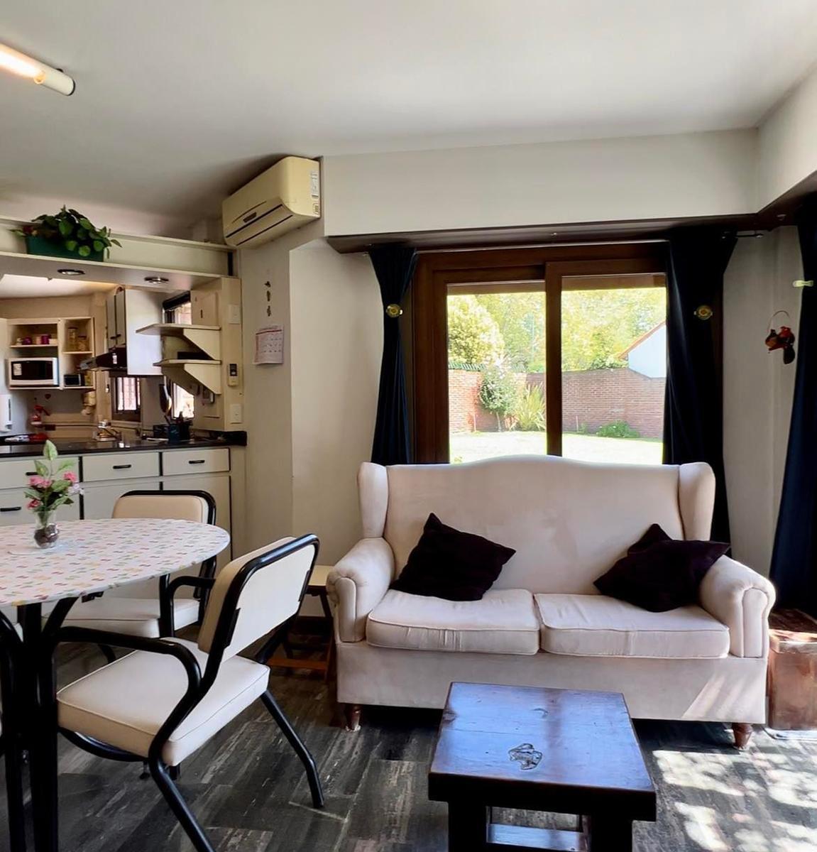 Residencia de Categoria Sobre Dos Lotes 1229 m² en Barrio Los Troncos 5