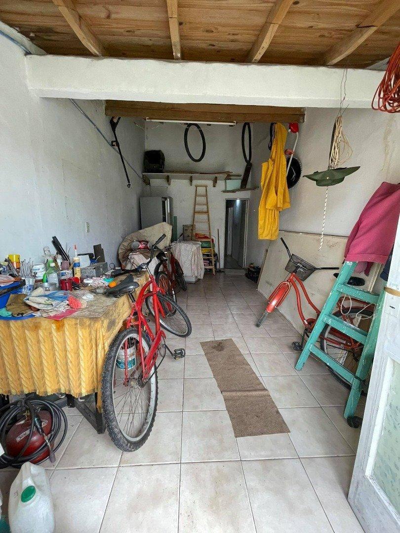 Venta de Casa con Local Sobre Lote de 341 m² en Miramar 1