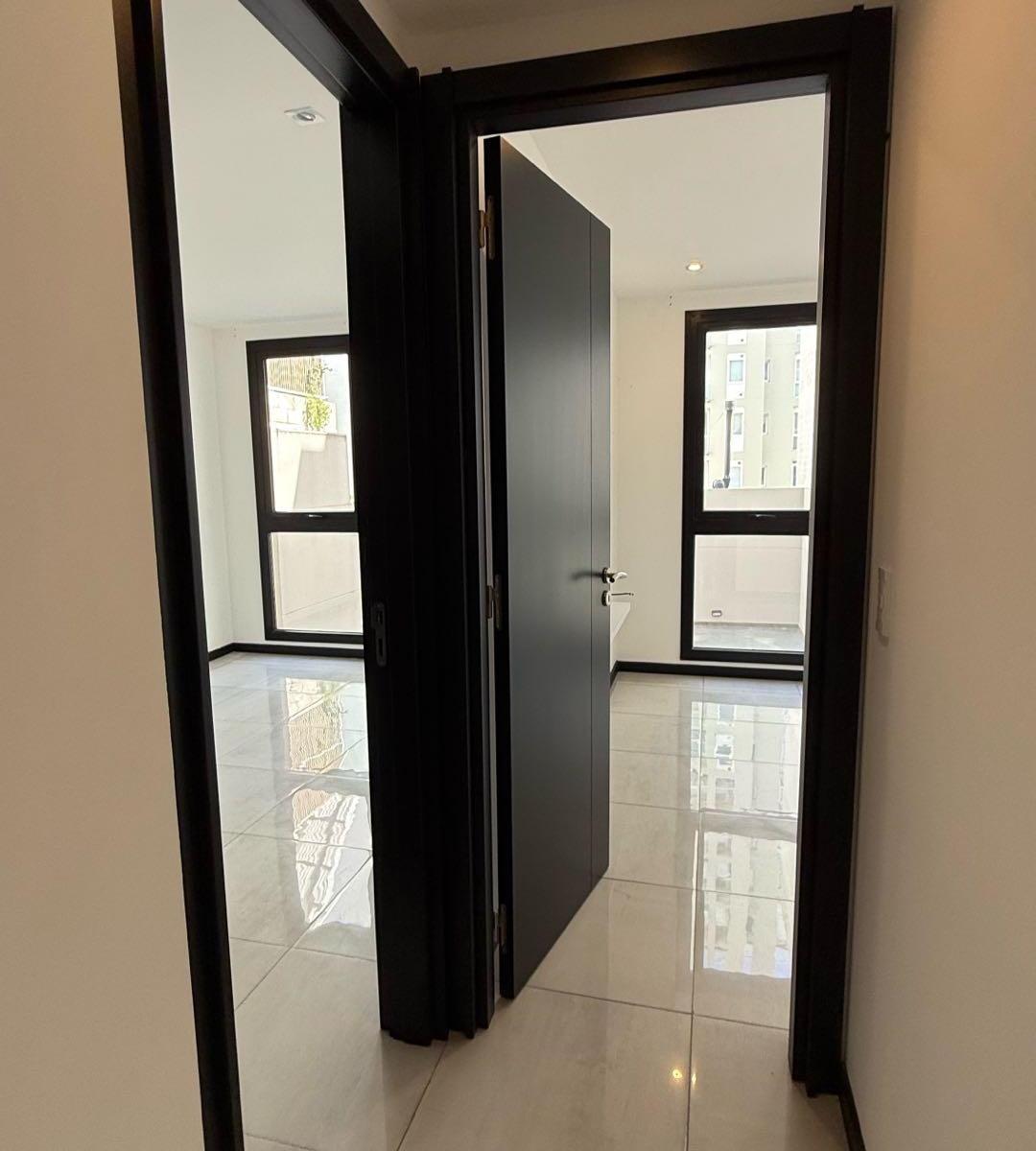 Foto de VENTA SEMIPISO 3 AMBIENTES CON COCHERA Y BAULERA ZONA GUEMES, imagen 2