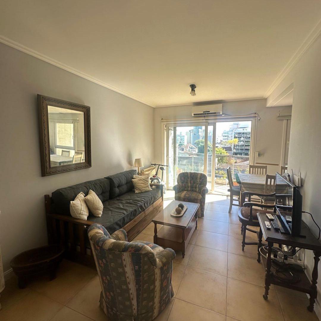Foto de VENTA 2 AMBIENTES CON BALCÓN TERRAZA Y COCHERA ZONA GUEMES, imagen 2