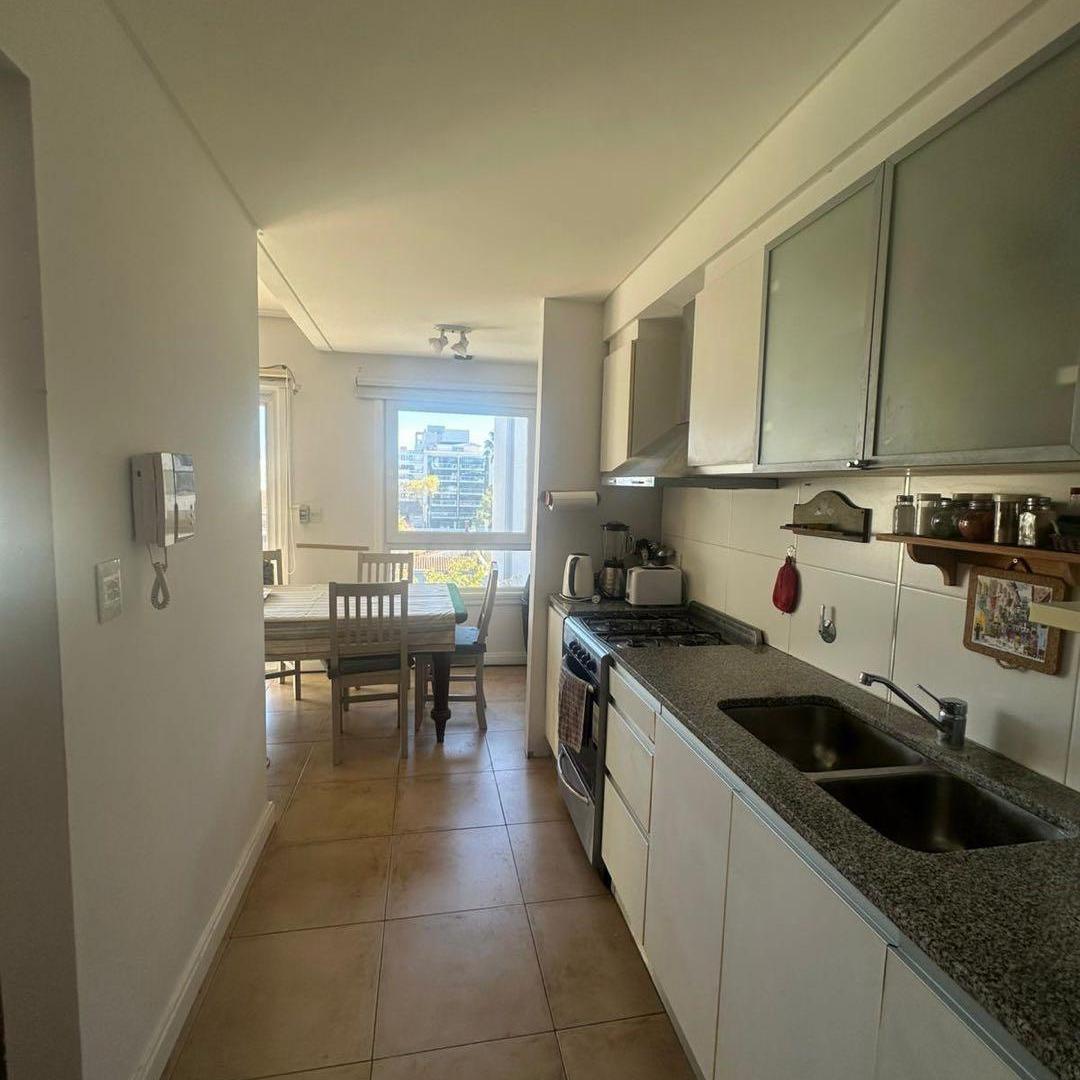 Foto de VENTA 2 AMBIENTES CON BALCÓN TERRAZA Y COCHERA ZONA GUEMES, imagen 5