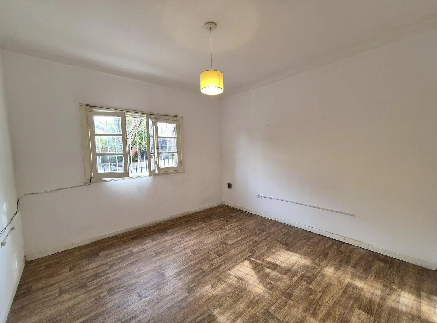 ALQUILER CASA DE 3 AMBIENTES CON PATIO EN BARRIO CHAUVIN 4
