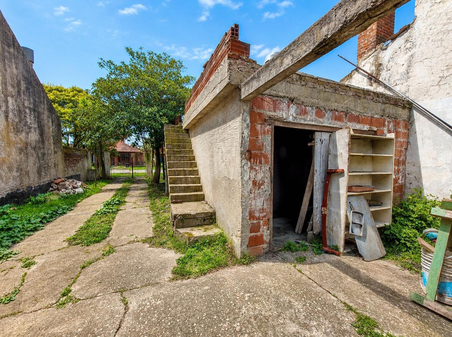 Foto de VENTA DE LOTE EN CAISAMAR DE 458 M2 CON VIVIENDA A RECICLAR O DEMOLER, imagen 5