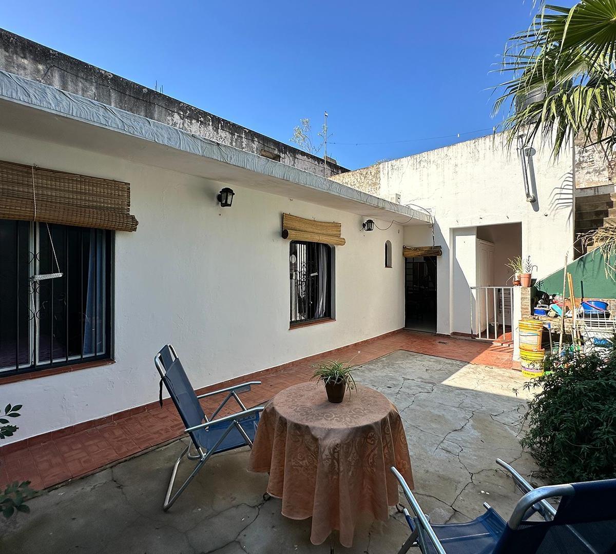 Casa de 4 Dorm. con Cochera, Patio y Terraza en Venta en Luis Agote 5