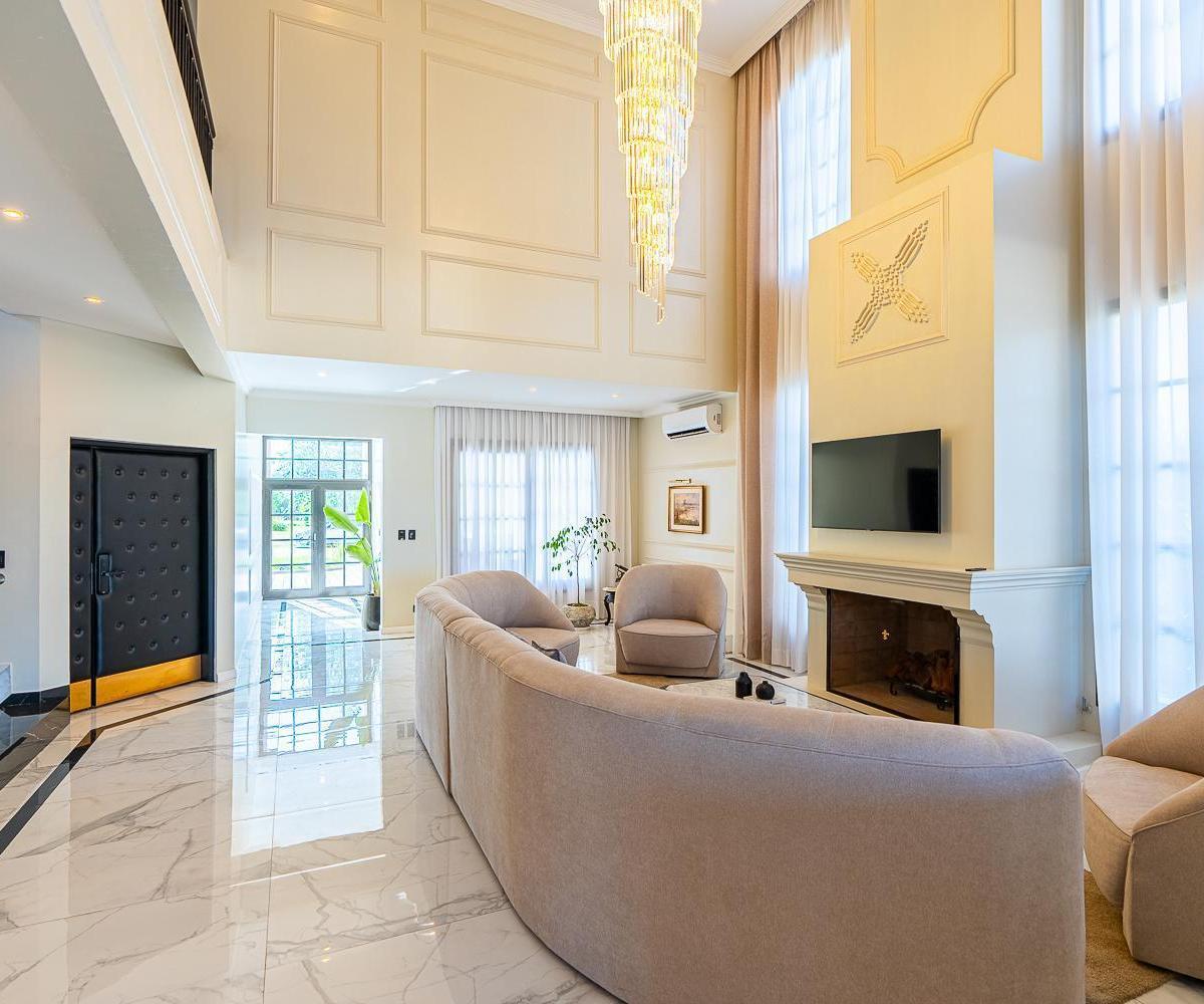Casa de Cuatro Dorm., con Vista Al Lago Muelle Propio, Sauna y Cine en Venta 2