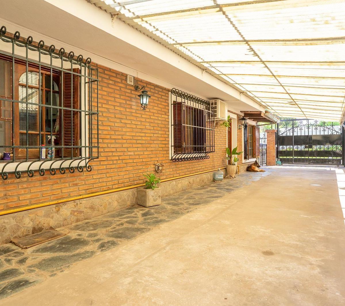 Casa de Tres Dorm. en Venta en Granadero Baigorria 5