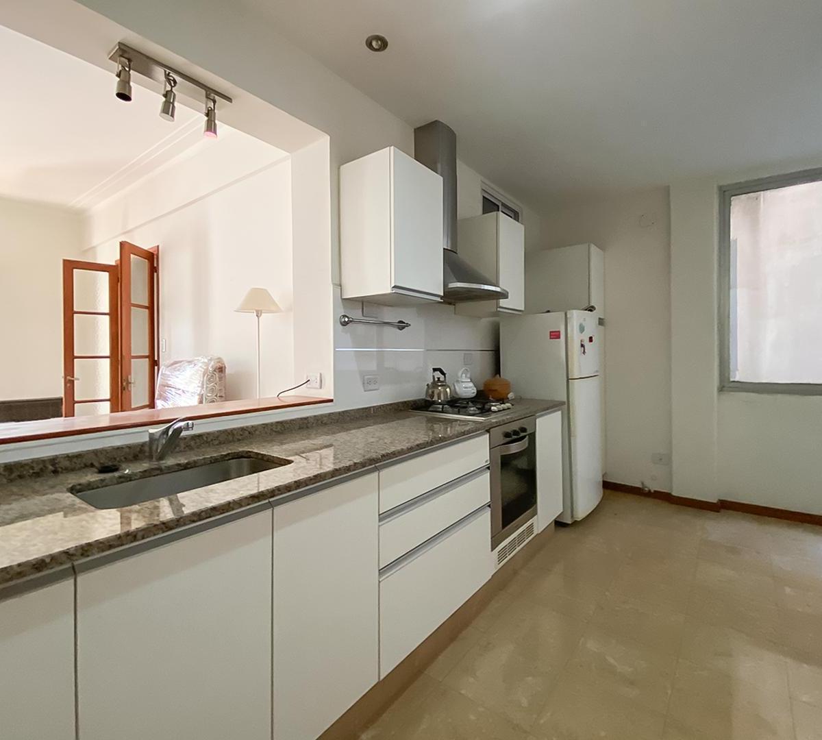 Departamento de Estilo de 2 Dorm. Amplios, con Gran Jardín de Uso Común 3