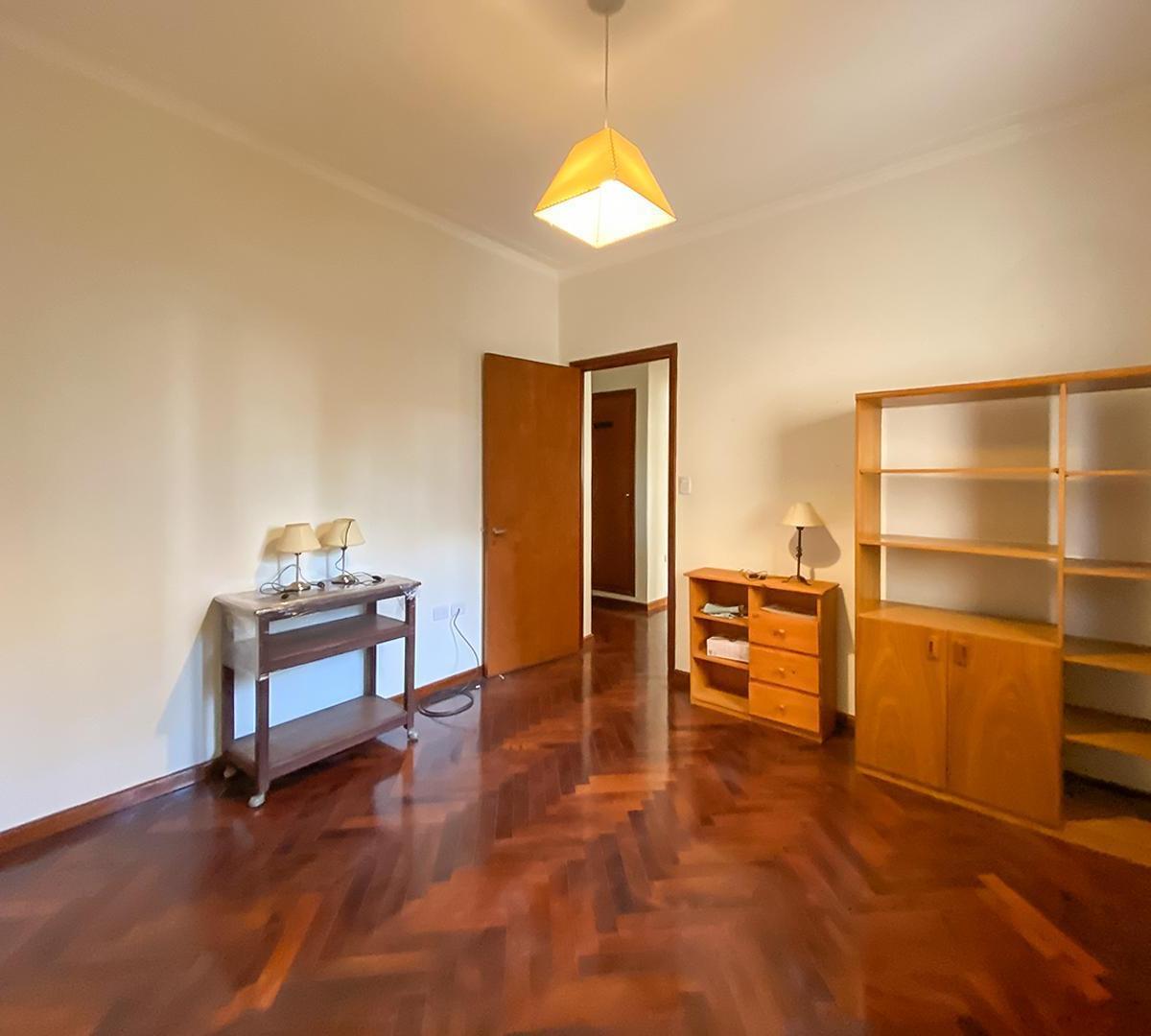 Departamento de Estilo de 2 Dorm. Amplios, con Gran Jardín de Uso Común 4