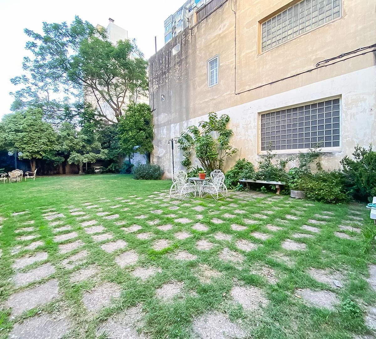 Departamento de Estilo de 2 Dorm. Amplios, con Gran Jardín de Uso Común 5