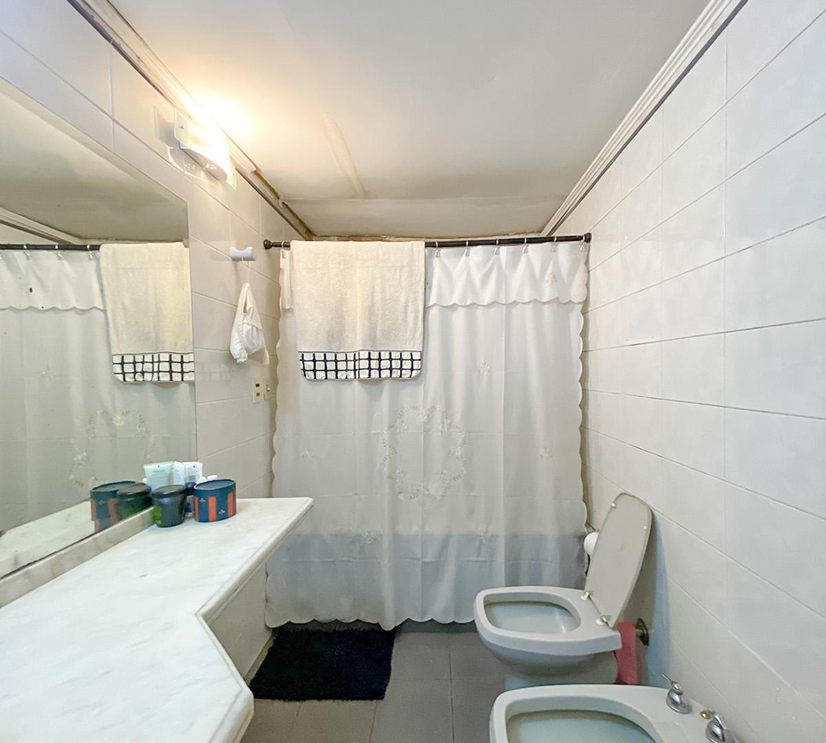 Venta - Casa 4 Dorm. - Rep. de La Sexta 2
