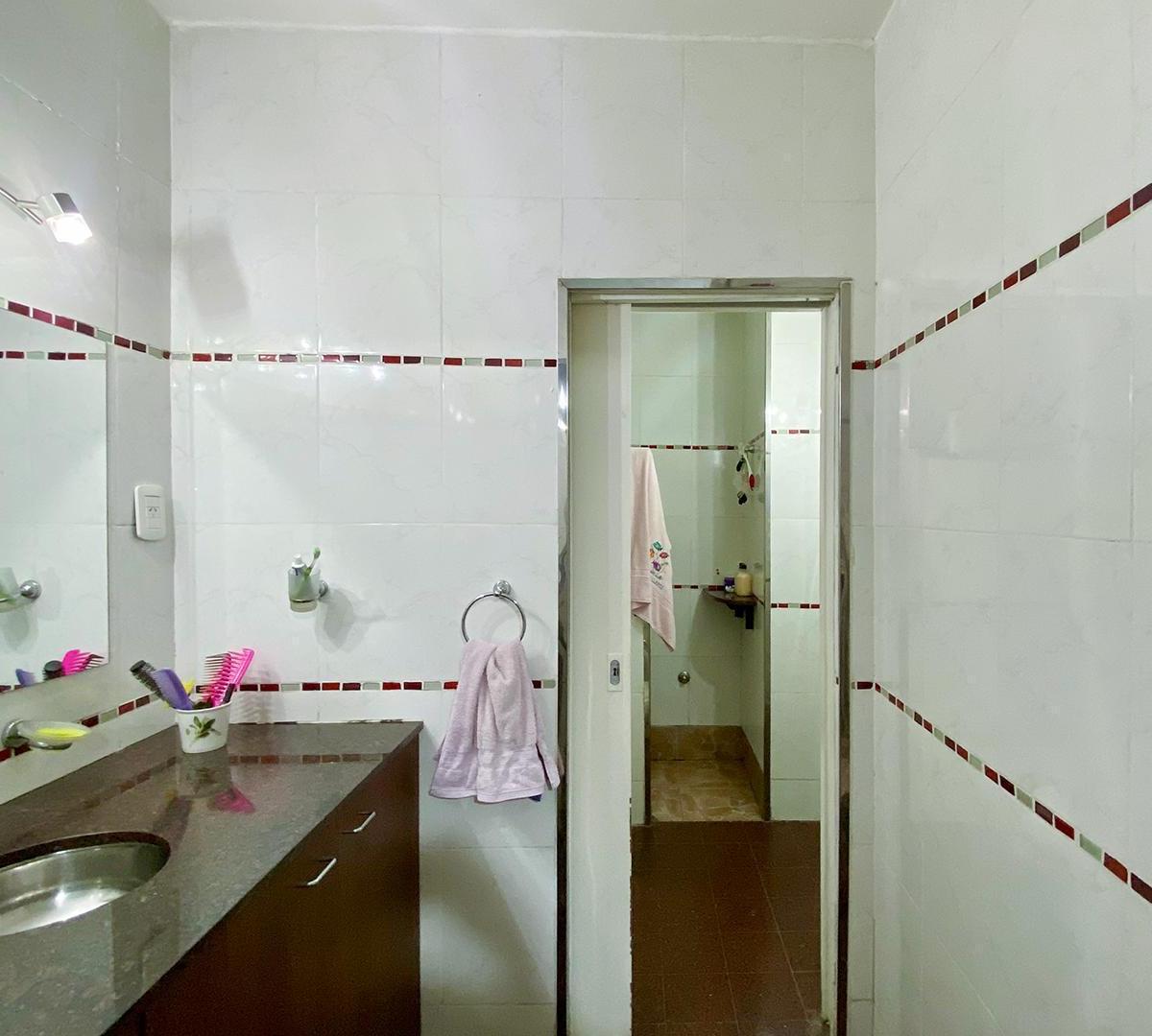 Casa en Venta en Arroyito con Cochera y Posibilidad de Local 5