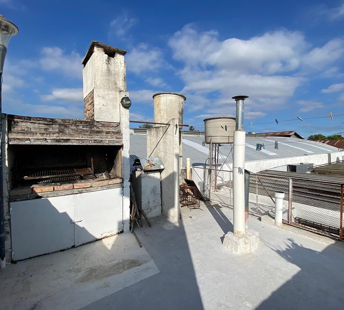 Casa en Venta en Arroyito con Cochera y Posibilidad de Local 3