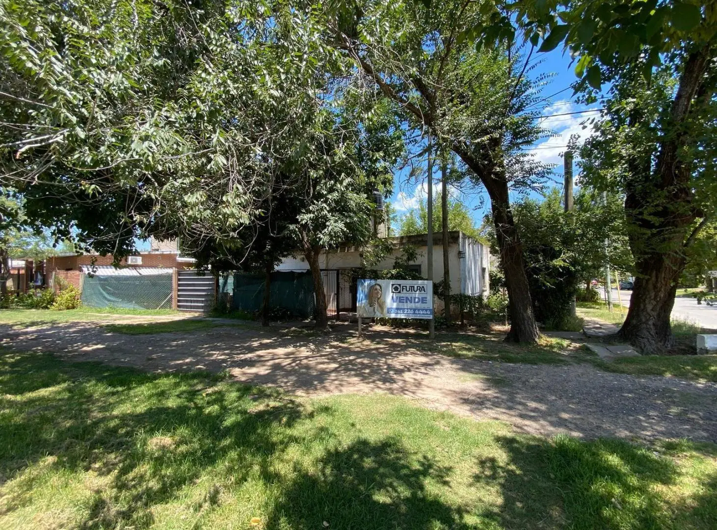 Lote/casa en venta en esquina comercial Funes City 3