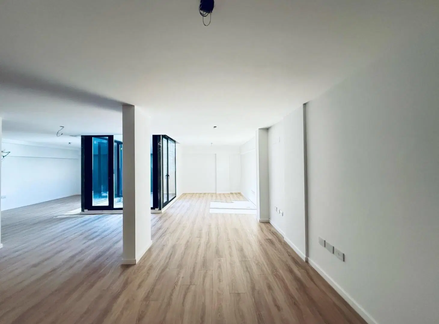 Venta oficina comercial 112 m2 en Abasto. Posibilidad de permuta. 8