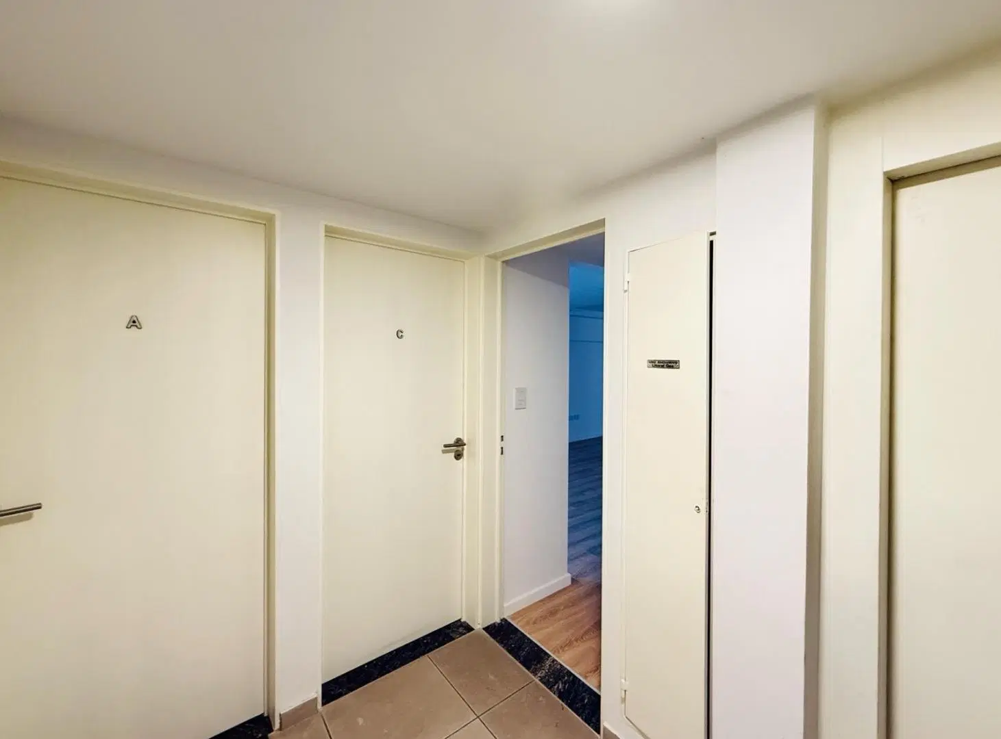 Venta oficina comercial 112 m2 en Abasto. Posibilidad de permuta. 5