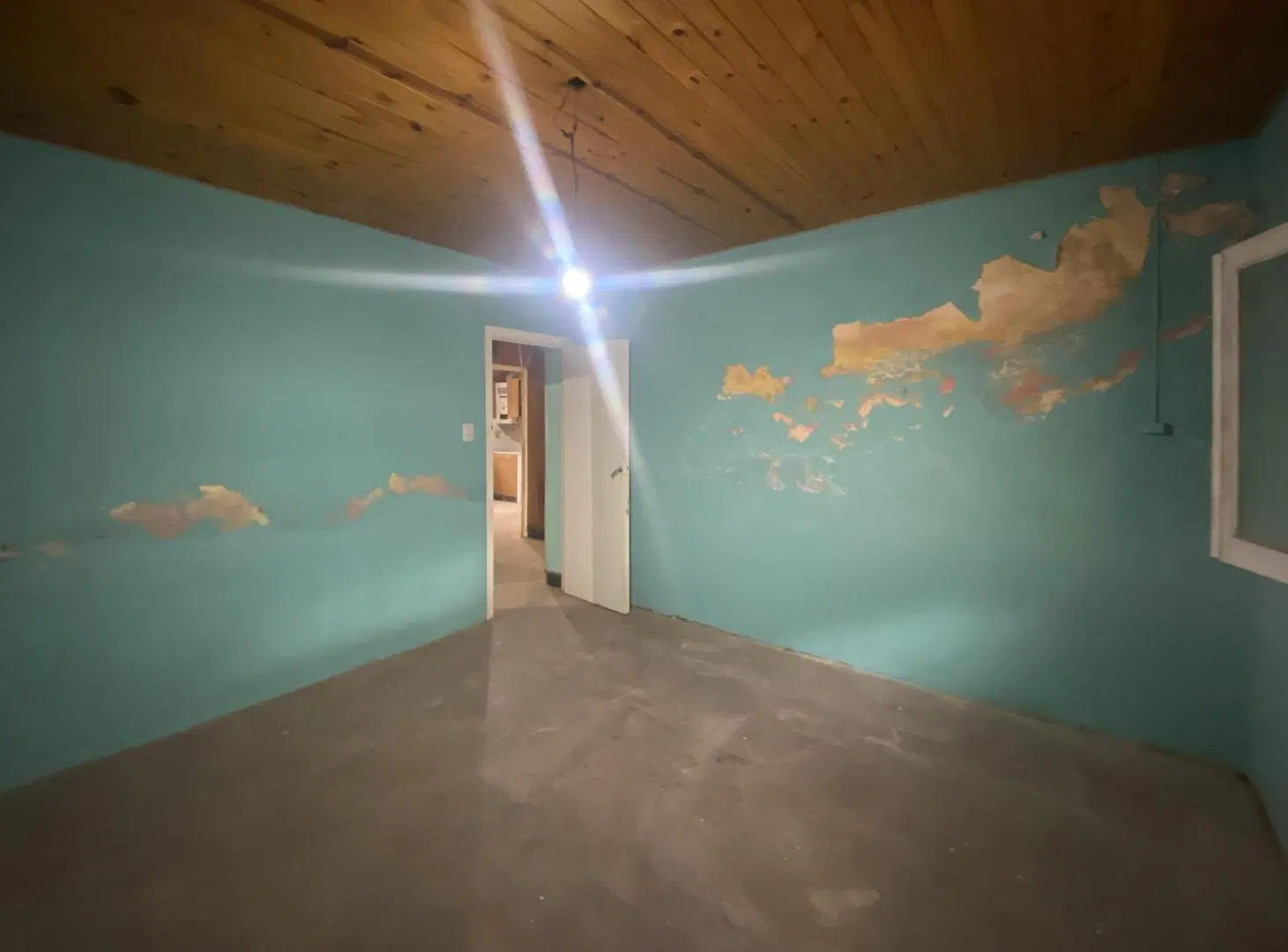 Venta: casa de 2 dormitorios con gran terreno. A reciclar. 4