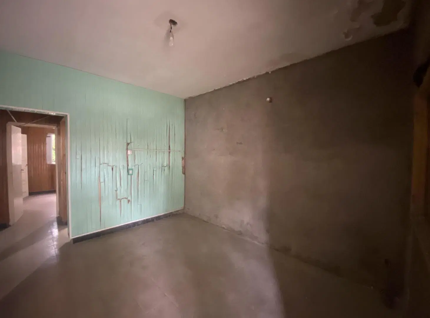 Venta: casa de 2 dormitorios con gran terreno. A reciclar. 5