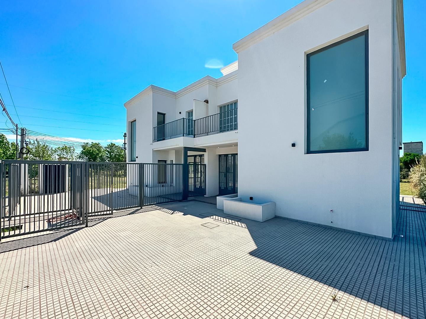 Foto de Dos Casas a Estrenar en Venta de Dos Dormitorios en Funes City Zona, imagen 3