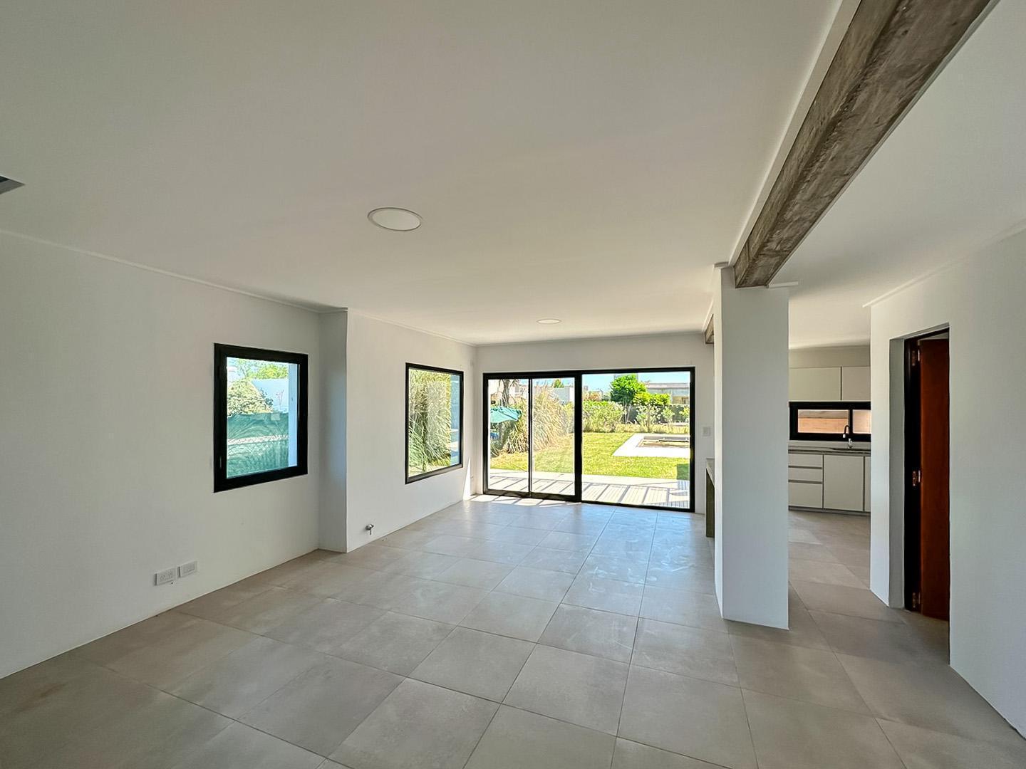 Foto de Dos Casas a Estrenar en Venta de Dos Dormitorios en Funes City Zona, imagen 4