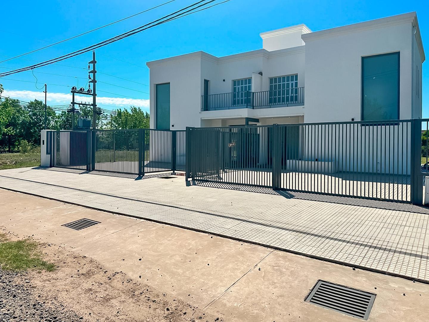 Foto de Dos Casas a Estrenar en Venta de Dos Dormitorios en Funes City Zona, imagen 2