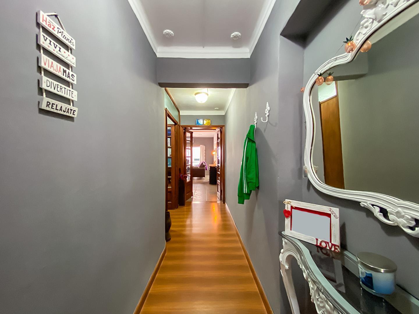 Foto de Venta - Casa de tres dormitorios en Barrio Sarmiento, imagen 2