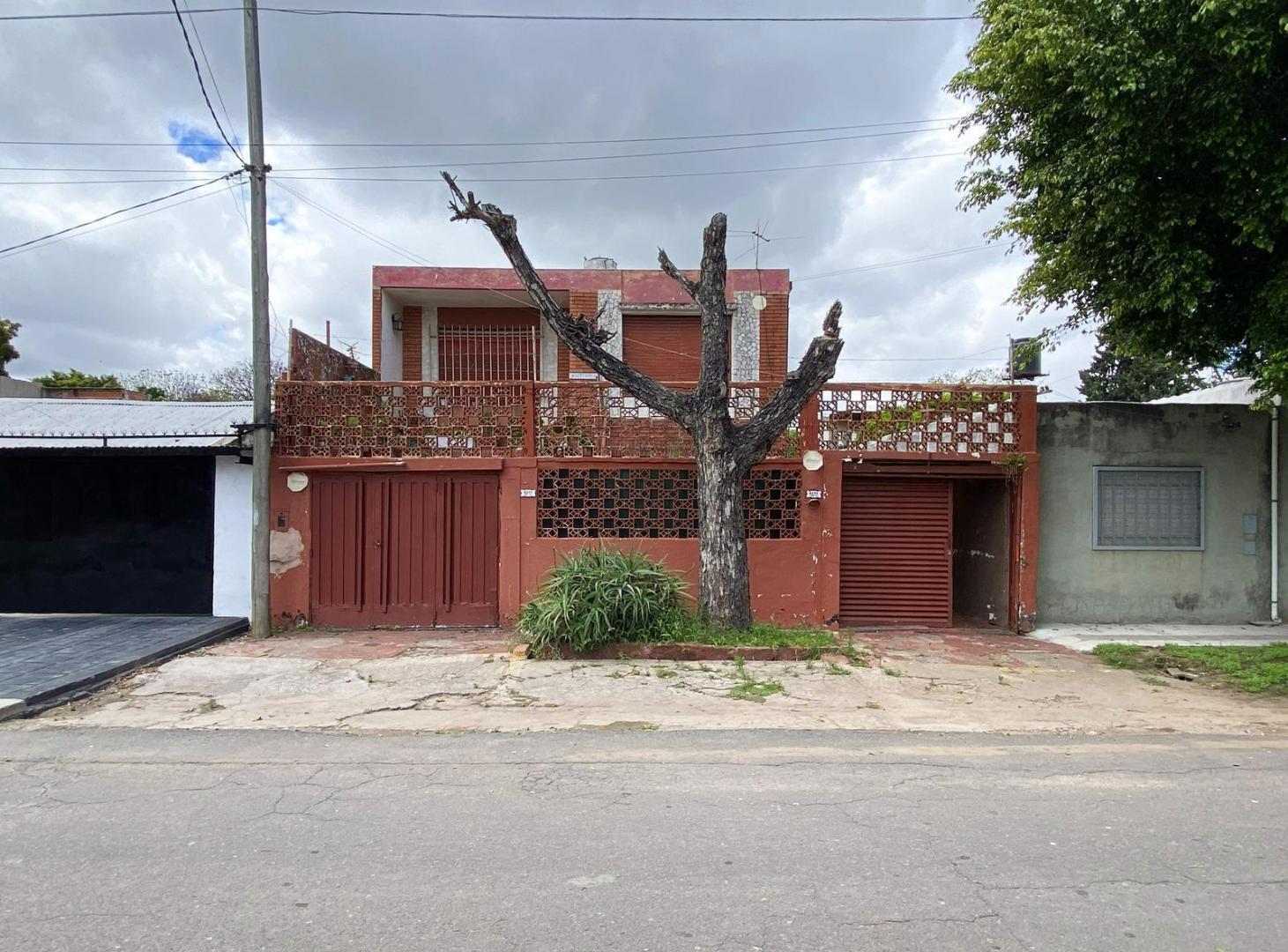 Foto de Venta casa de 5 dormitorios en barrio Alvear, imagen 2