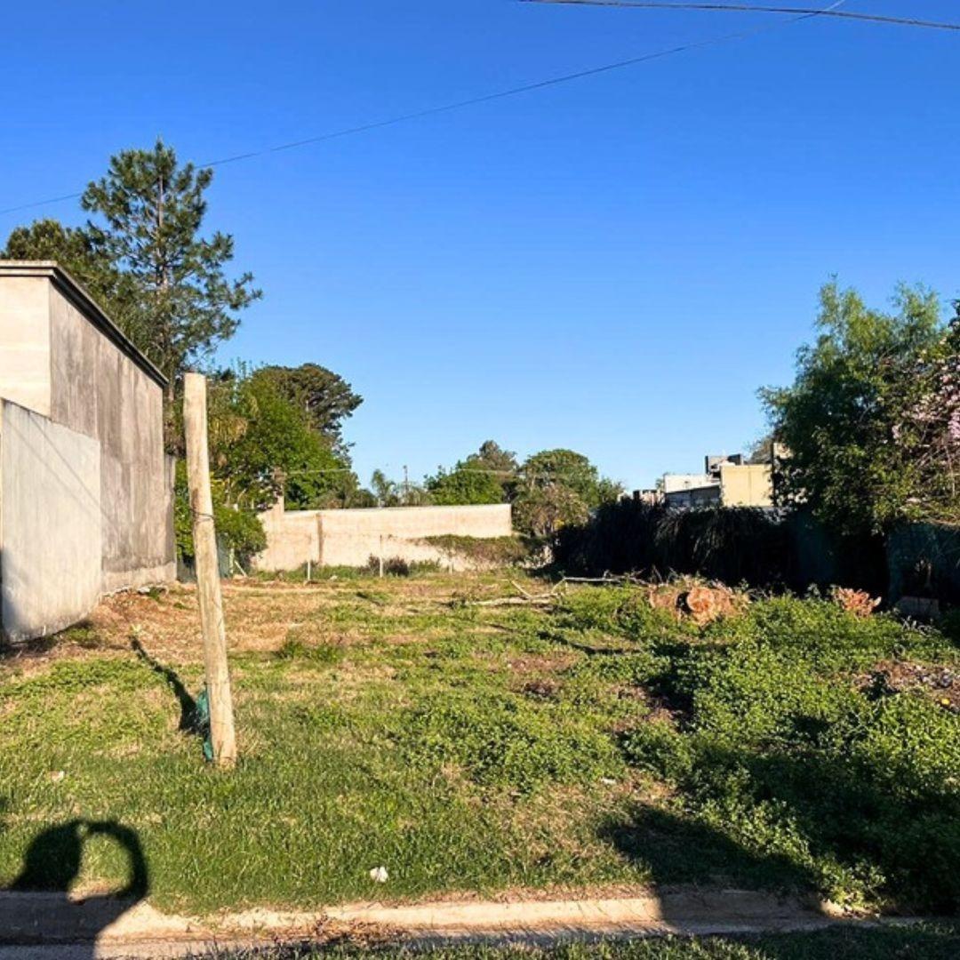 Terreno en Barrio Nebel. Oportunidad. Todos Los Servicios 2