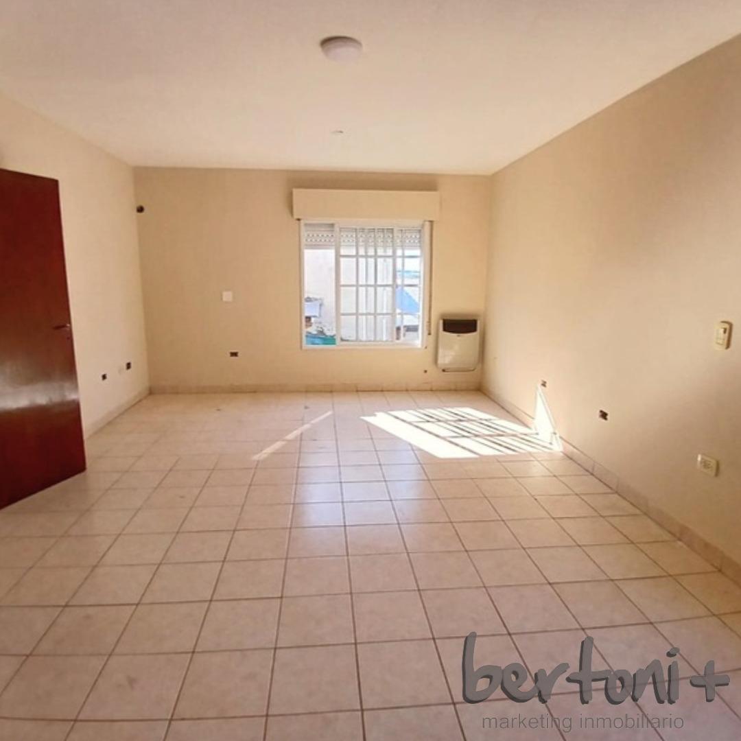 Casa Amplia, 3 Dorm., Cocheras, Luminoso 1