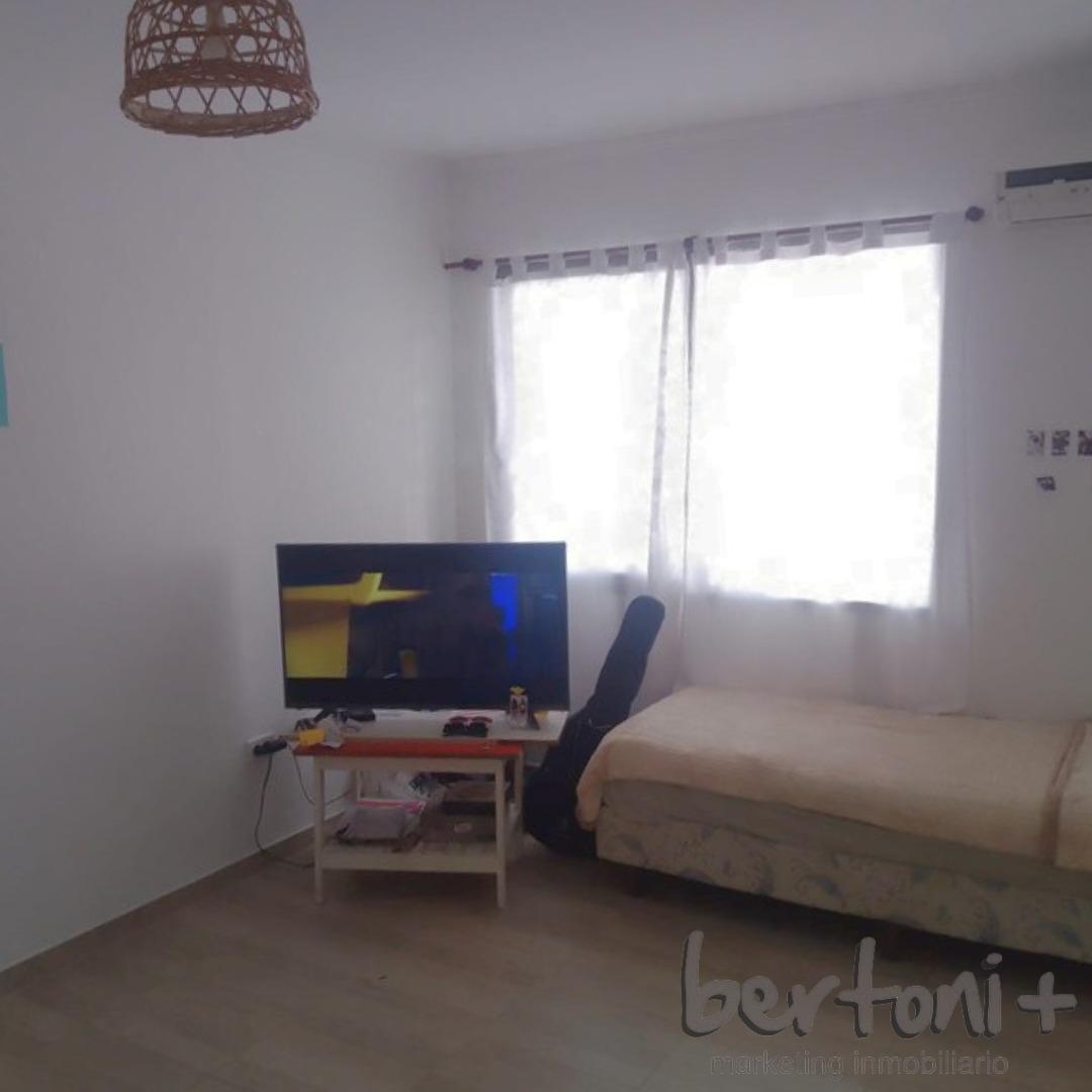 Casa 2 Dorm., Luminosa, Centrica, Apta Credito 2