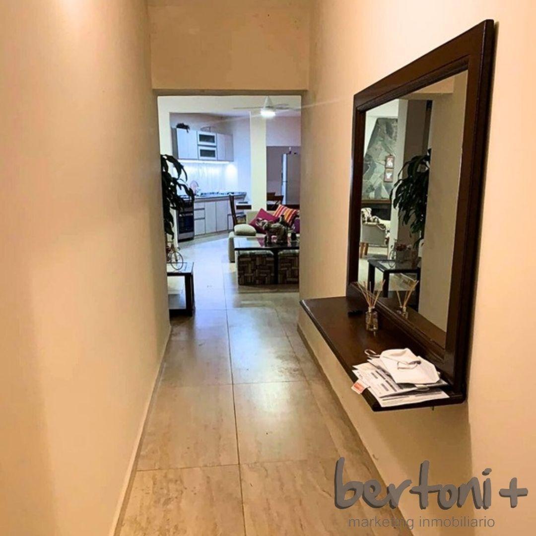 Amplia Casa con Local Comercial. Muy Comoda. Oportunidad! 3