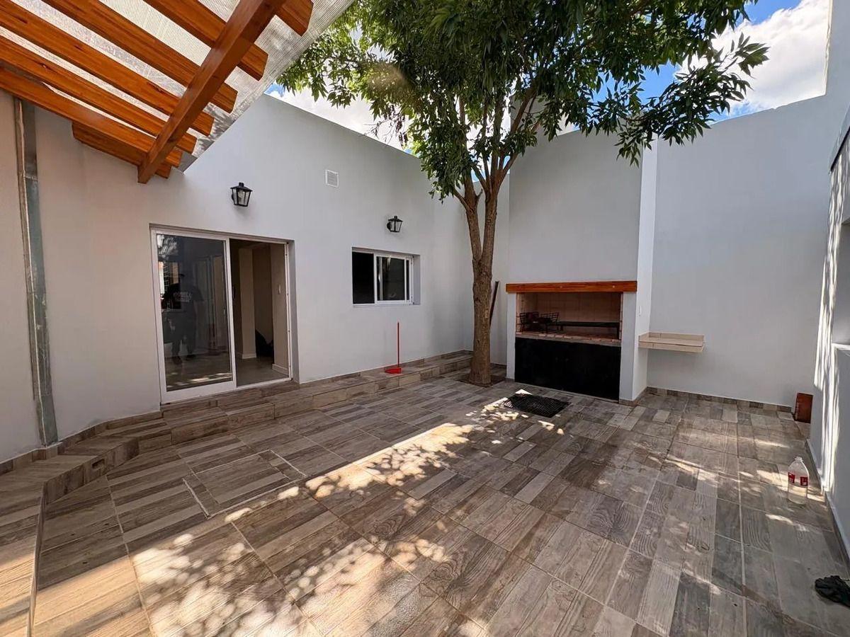 Foto de Casa En Venta. Reciclada A Nuevo. Excelente Ubicacion, imagen 3