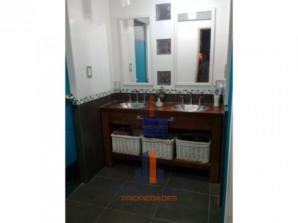 Hermosa Casa en Venta en Barrio Cielos del Valle 5