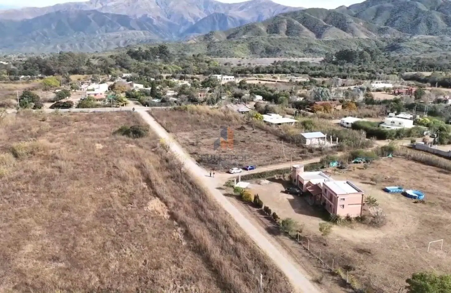 Terreno de 2670m2 en Las Lomitas, Quijano. 4