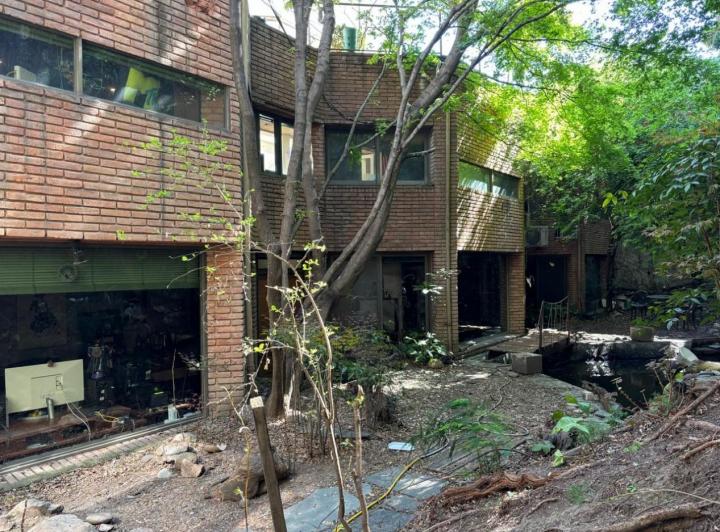 CASA EN VENTA EN COLEGIALES - 8 AMBIENTES - 5 BAÑOS - CON BOSQUE, CASCADA, ESTANQUE Y PUENTE 5