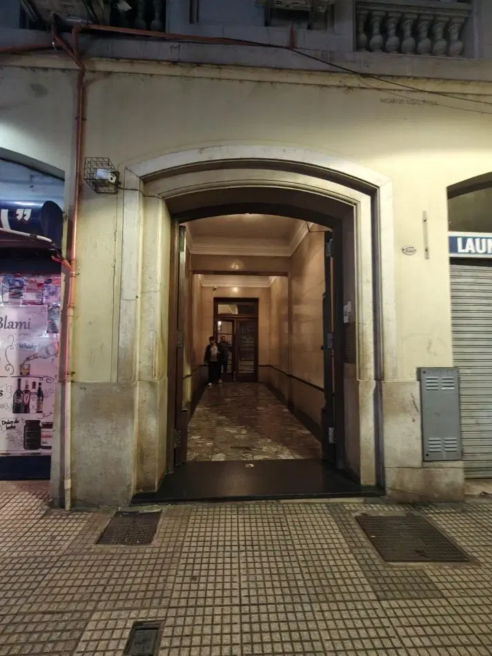 Retiro | Monoambiente en Piso Alto con Vista Abierta | Super Luminoso y Excelente Ubicacion 2