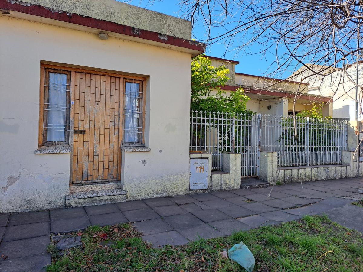 Casas a refaccionar en Lujan, sobre calle Dr. Muñiz 