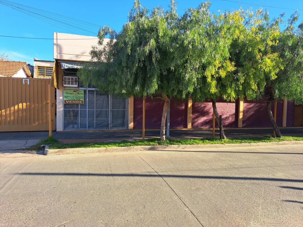 Local amplio en General Rodríguez, sobre calle Solanet y Sarmiento