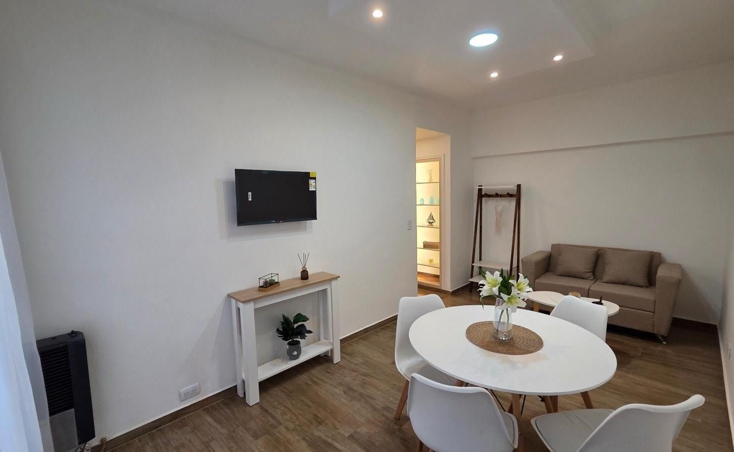 Foto de VENTA Departamento 2 Ambientes Muy Luminoso en Mar Del Plata., imagen 2