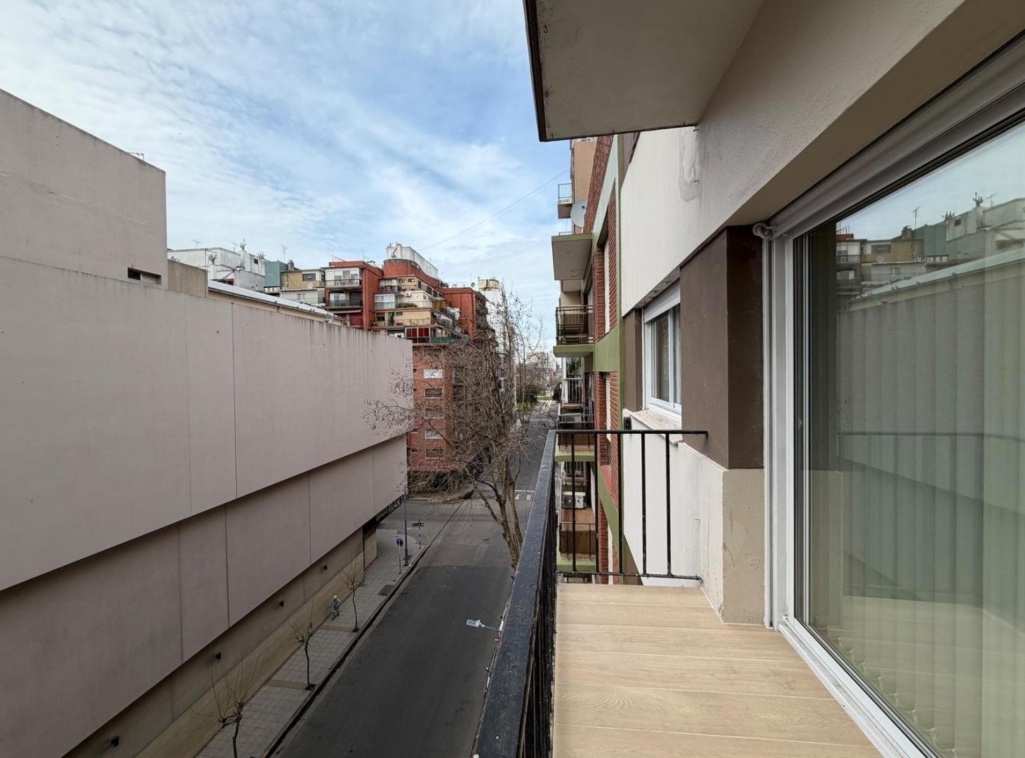 Foto de VENTA Departamento 3 Ambientes, Reciclado, con Balcon a la calle En Mar, imagen 2