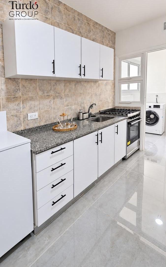 Foto de VENTA 2 AMBIENTES CON DEPENDENCIA, BALCÓN Y VISTA LATERAL AL MAR | ZONA, imagen 3