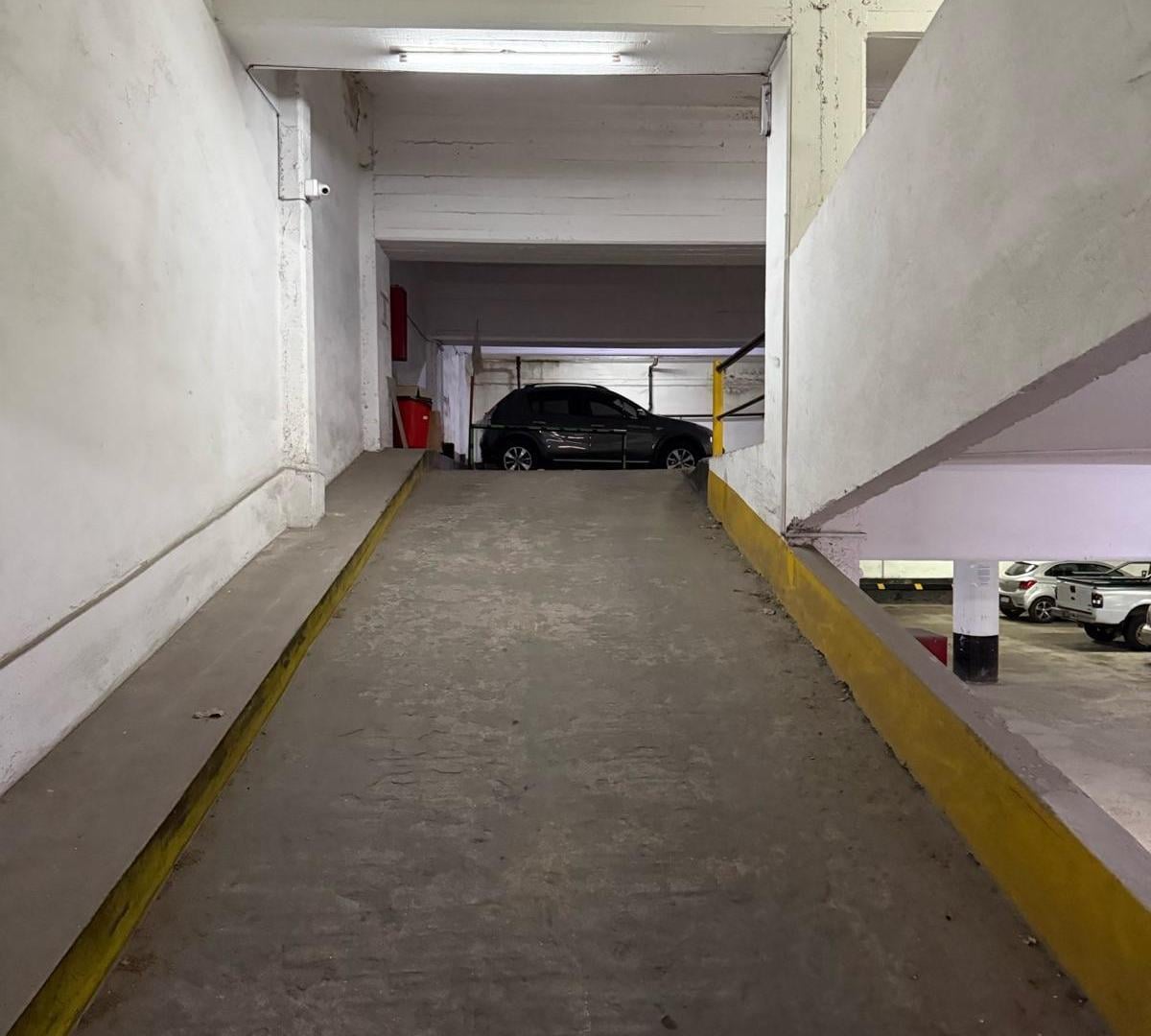 Foto de VENTA Cochera Cubierta, Zona Plaza Colon/ Shopping Aldrey, imagen 4