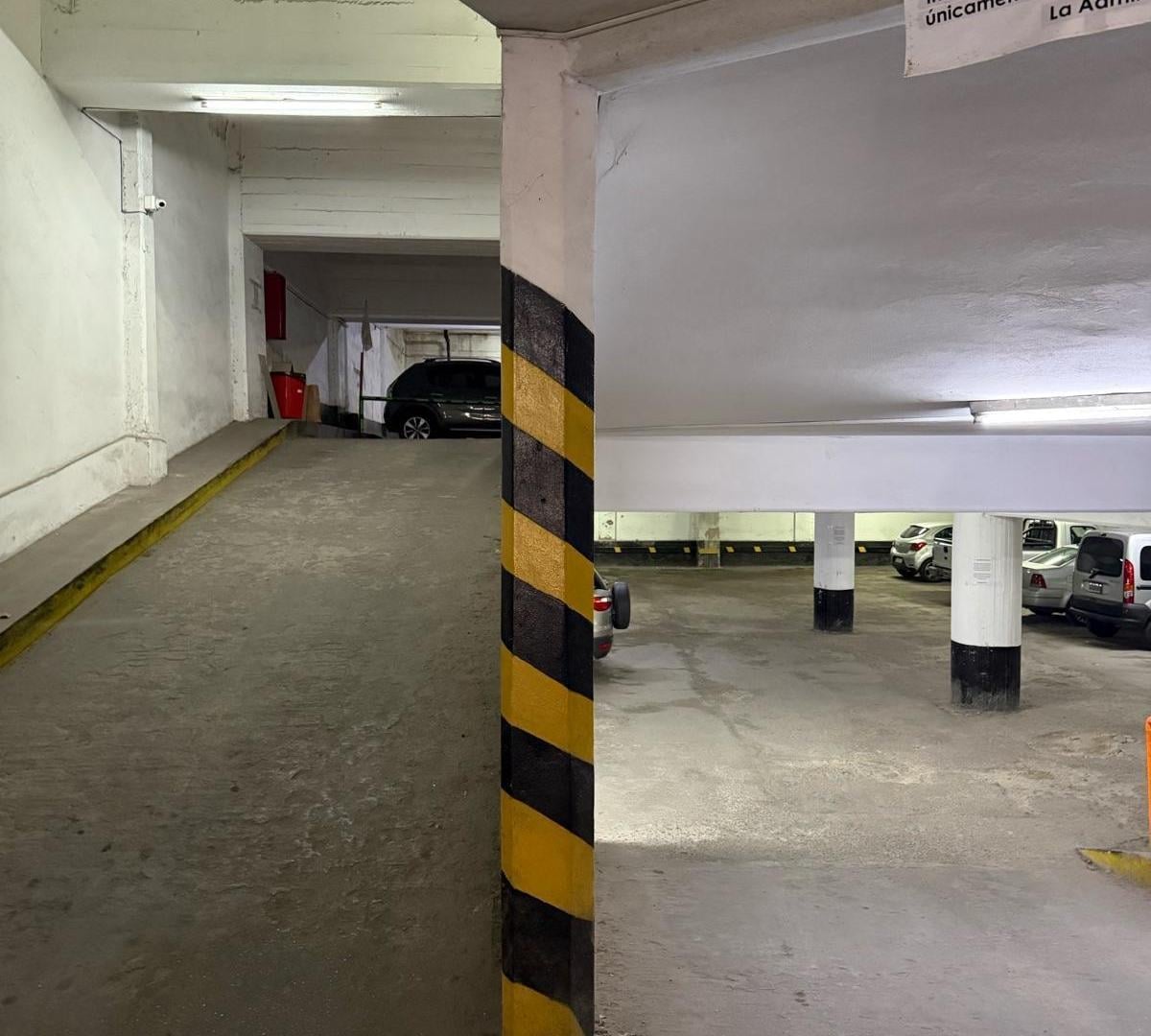 Foto de VENTA Cochera Cubierta, Zona Plaza Colon/ Shopping Aldrey, imagen 1