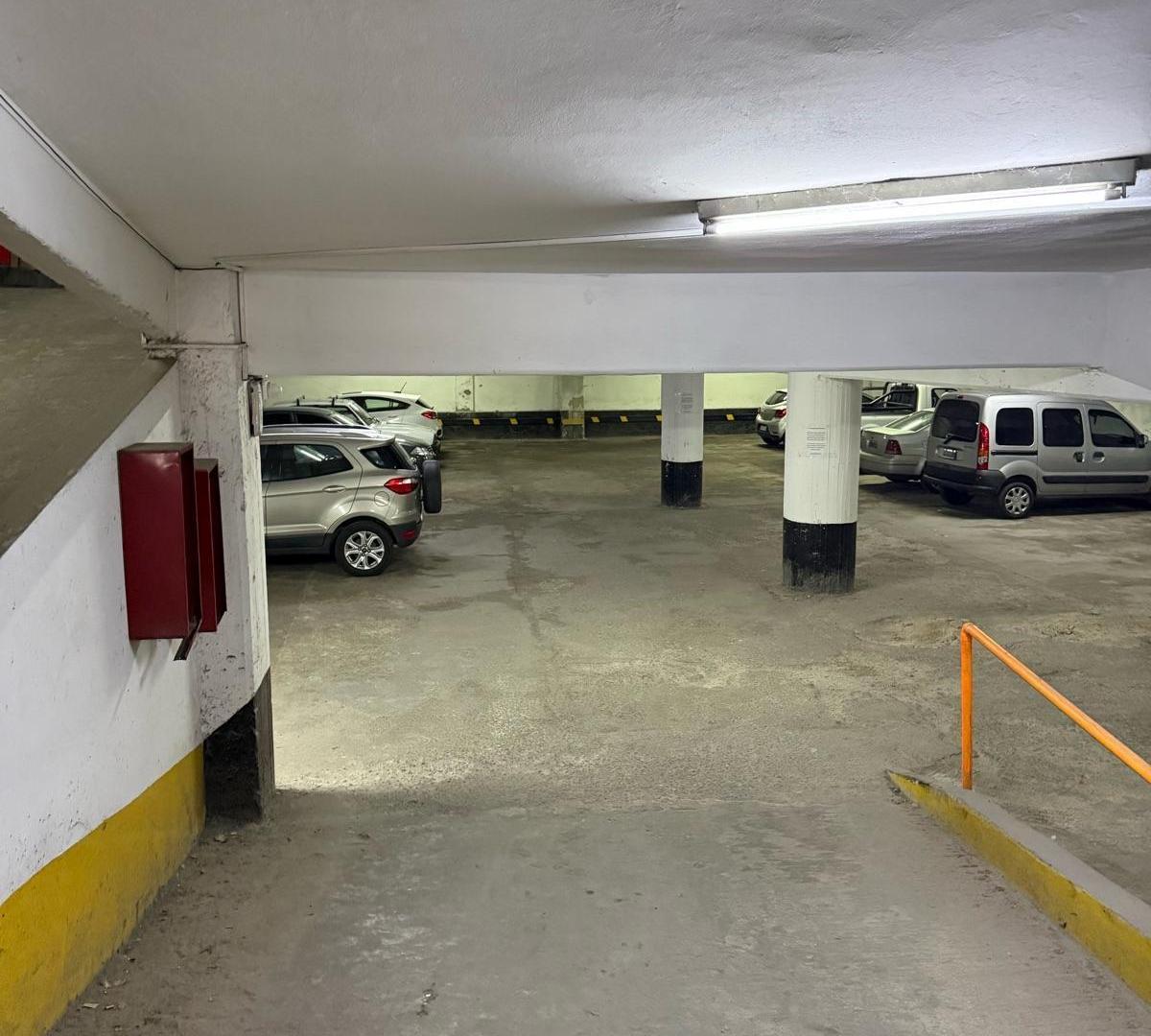 Foto de VENTA Cochera Cubierta, Zona Plaza Colon/ Shopping Aldrey, imagen 2