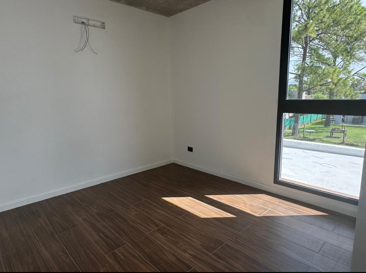 Casa Estilo Moderno en Venta - En El Ensueño