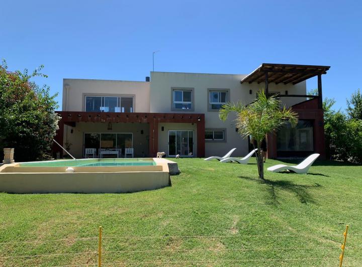 Casa 3 hab, gimnasio, pileta a la laguna en El Canton - Norte 2