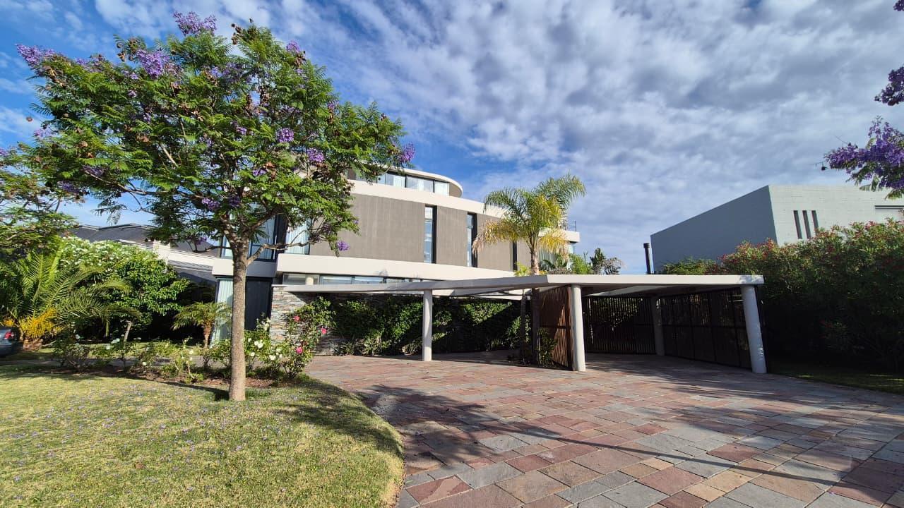 Gran Casa en Venta al Lago en El Golf - Nordelta